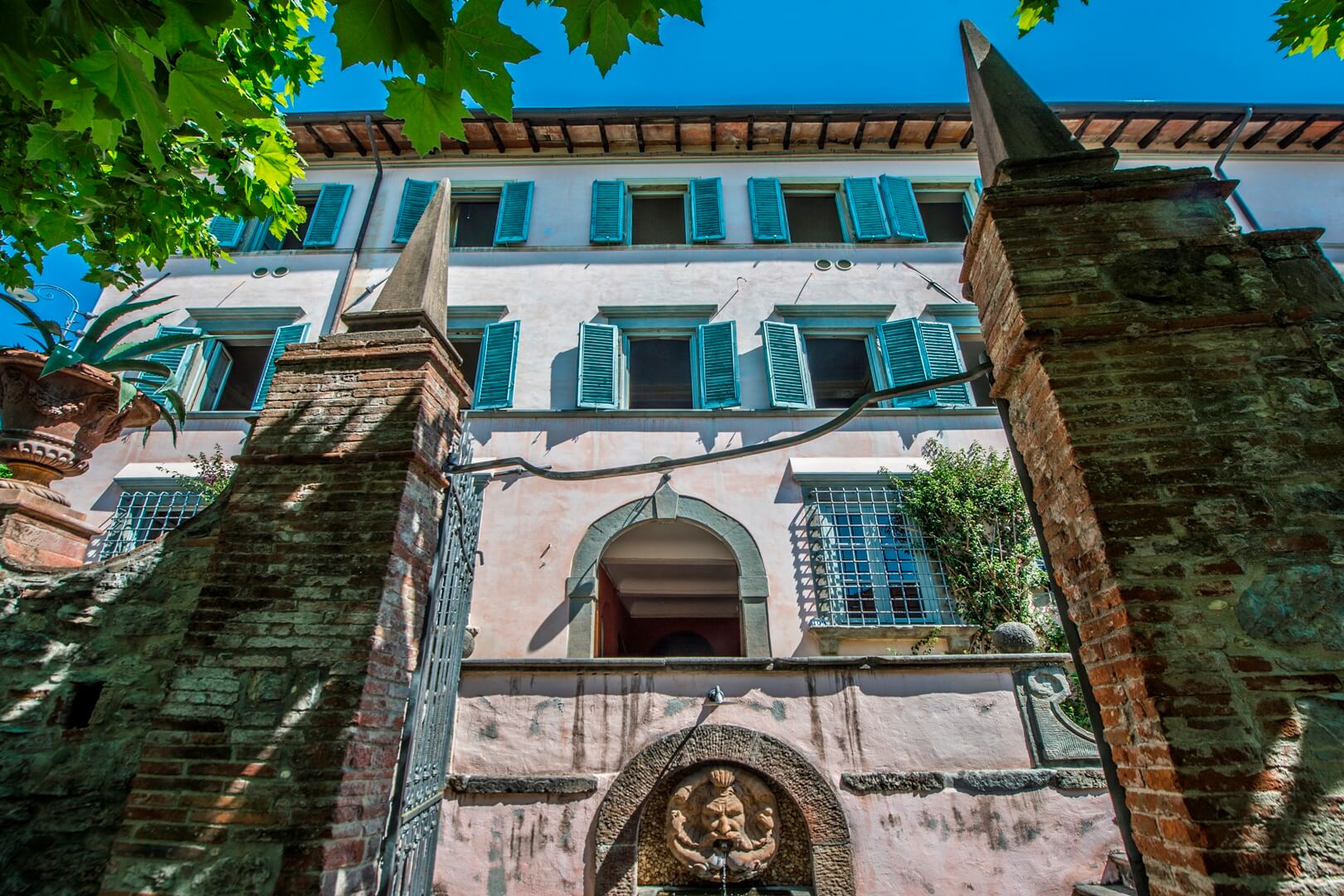 VILLA FOR SALE IN TUSCANY